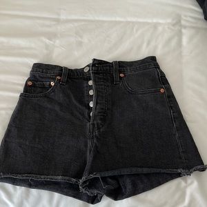 Levi’s Ribcage Jean Shorts